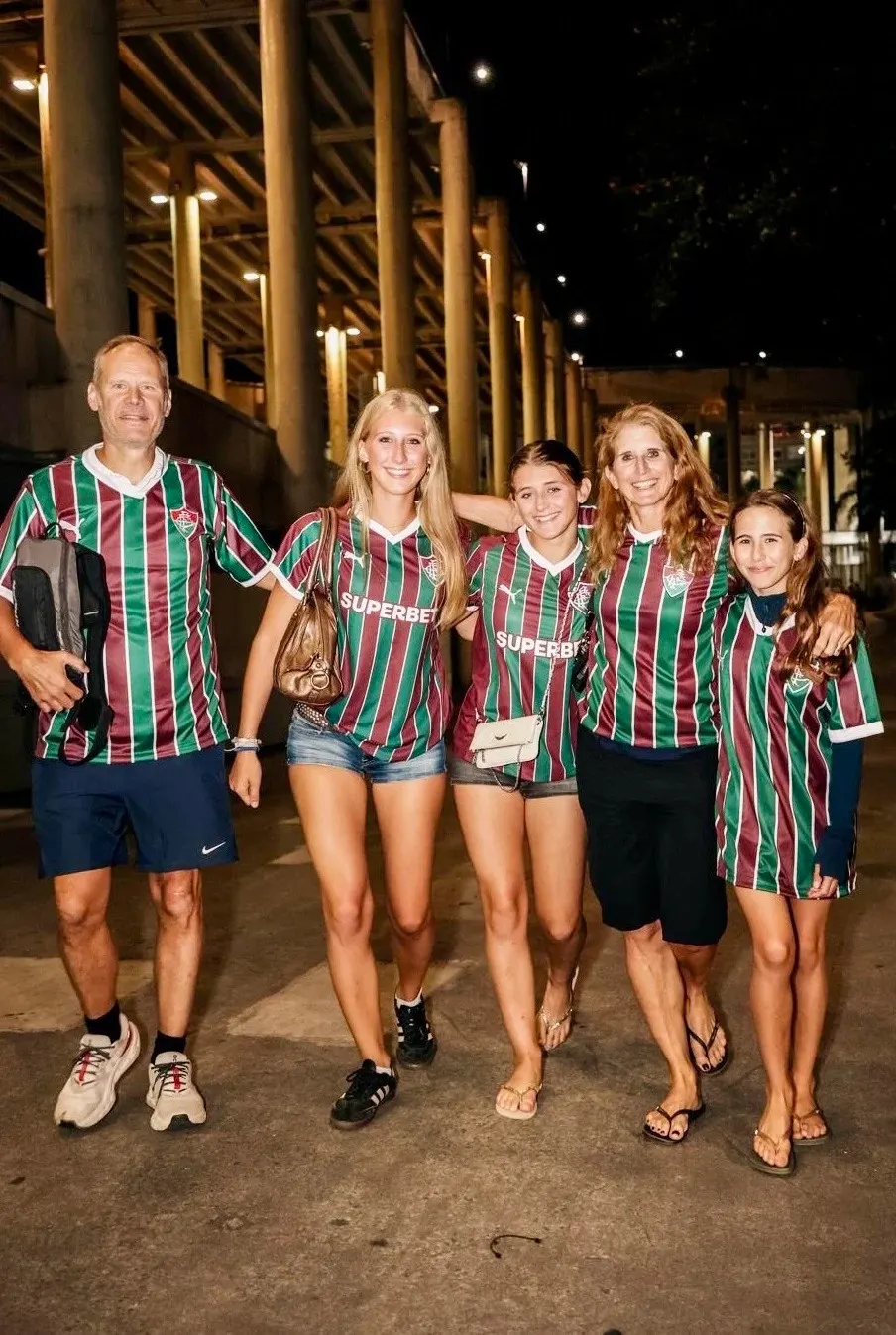 Torcida do Fluminense no Maracanã em dia de jogo