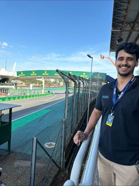 Enzo Marino à beira da pista do Autódromo de Interlagos, no GP de São Paulo de Fórmula 1